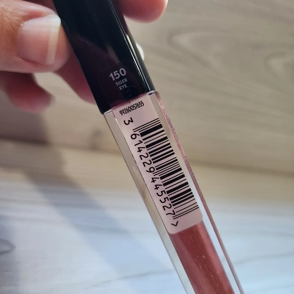 Covergirl EXHIBITIONIST  lip gloss 